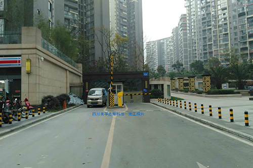 温江格凌兰小区停车场车牌识别系统改造